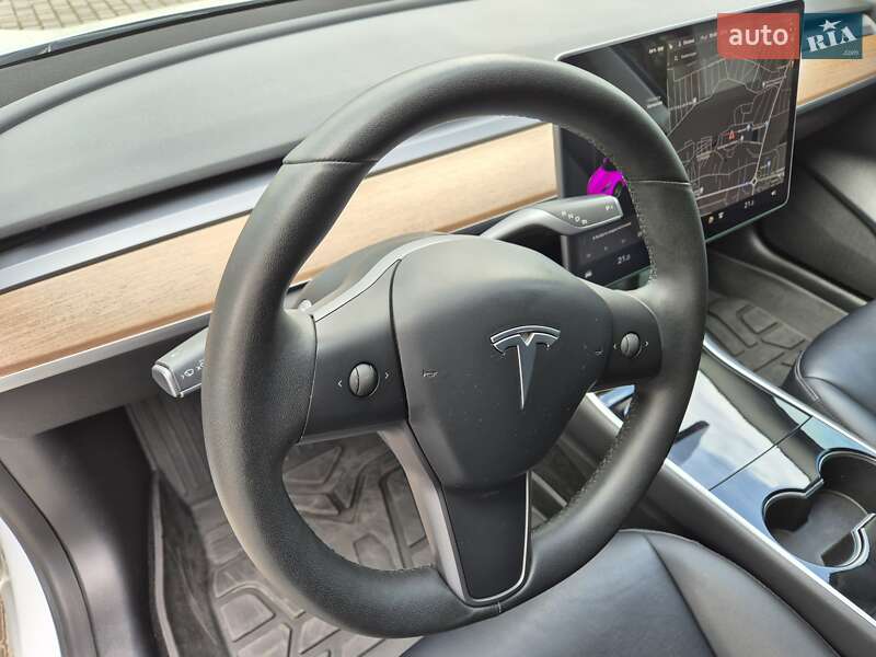 Седан Tesla Model 3 2020 в Івано-Франківську