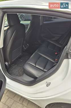 Седан Tesla Model 3 2020 в 