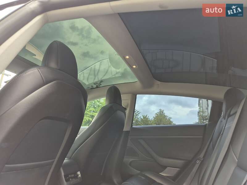Седан Tesla Model 3 2020 в Івано-Франківську