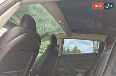 Седан Tesla Model 3 2020 в 