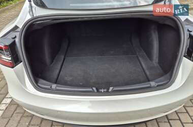 Седан Tesla Model 3 2020 в 