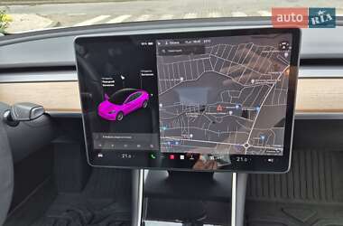 Седан Tesla Model 3 2020 в 