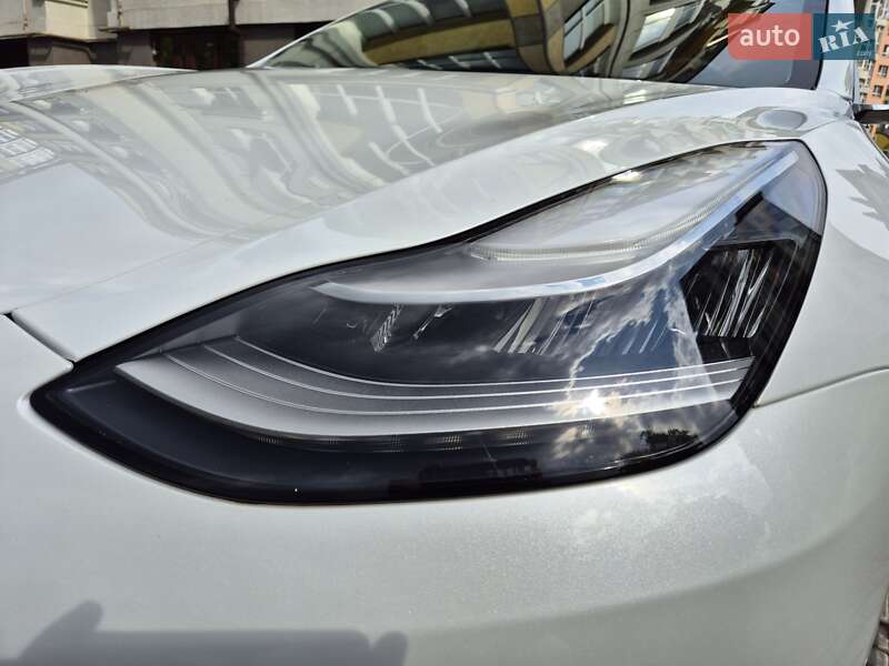 Седан Tesla Model 3 2020 в Івано-Франківську