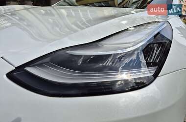Седан Tesla Model 3 2020 в 