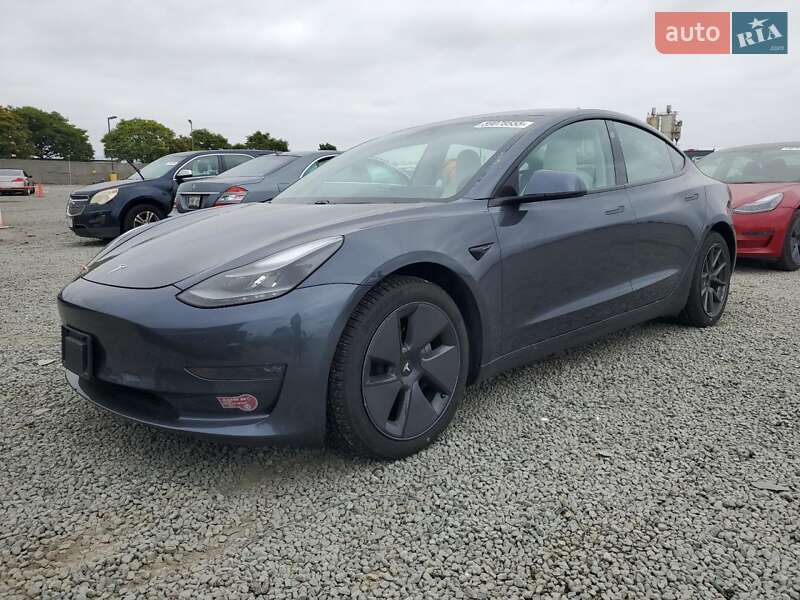 Седан Tesla Model 3 2021 в 