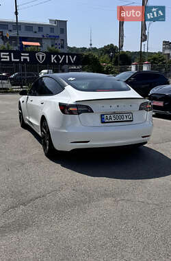 Седан Tesla Model 3 2021 в 