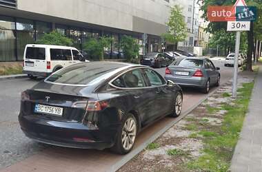 Седан Tesla Model 3 2018 в Львове