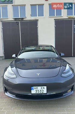 Седан Tesla Model 3 2022 в Киеве