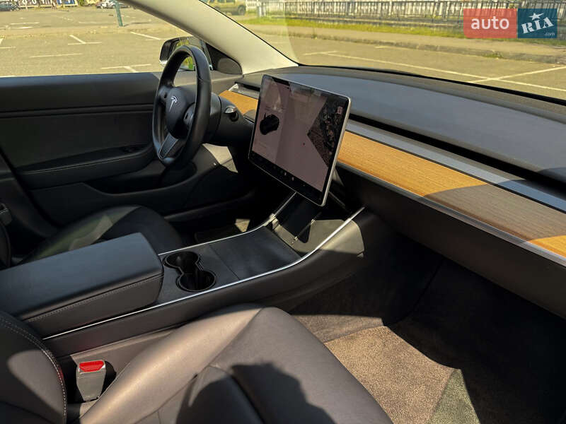 Седан Tesla Model 3 2019 в Киеве