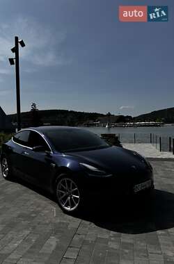 Седан Tesla Model 3 2018 в Львове
