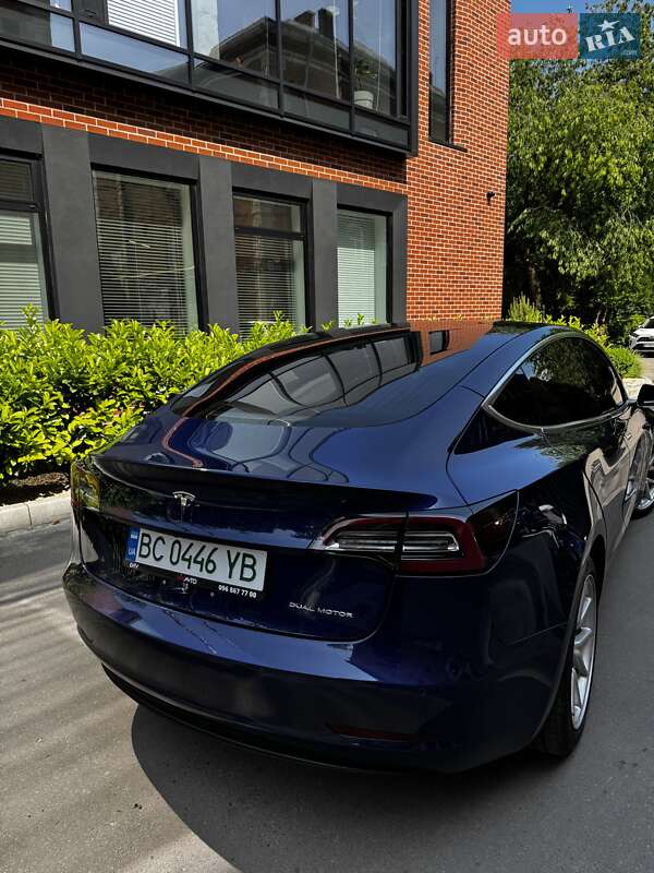 Седан Tesla Model 3 2018 в Львове