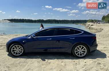 Седан Tesla Model 3 2018 в Львове
