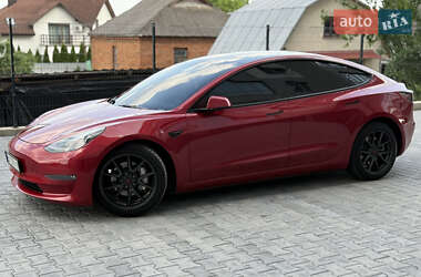 Седан Tesla Model 3 2021 в 