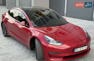 Седан Tesla Model 3 2021 в 