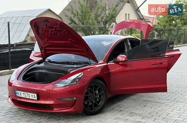 Седан Tesla Model 3 2021 в 