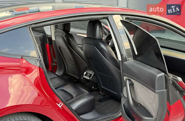 Седан Tesla Model 3 2021 в 