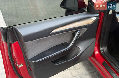 Седан Tesla Model 3 2021 в 
