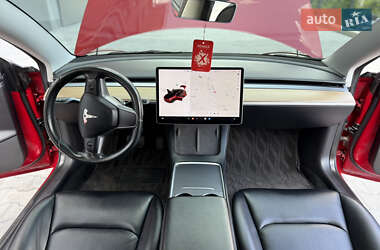 Седан Tesla Model 3 2021 в 