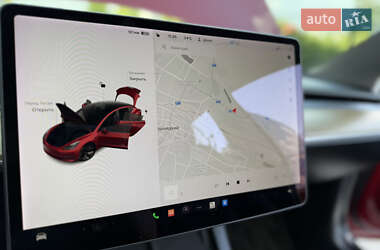 Седан Tesla Model 3 2021 в 