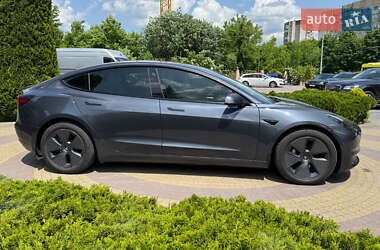 Седан Tesla Model 3 2022 в 