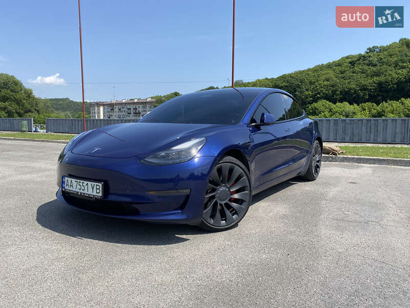 Седан Tesla Model 3 2022 в Киеве