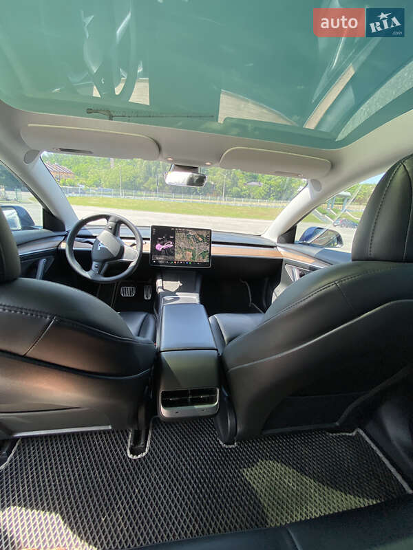 Седан Tesla Model 3 2022 в Киеве