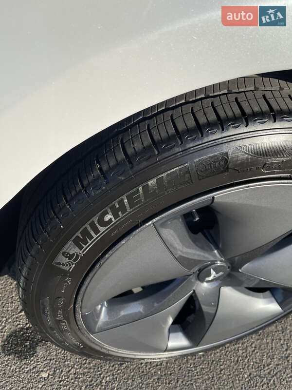 Седан Tesla Model 3 2018 в Одессе