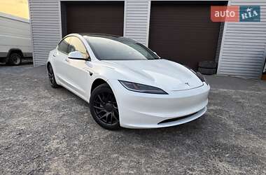 Седан Tesla Model 3 2024 в Сарнах
