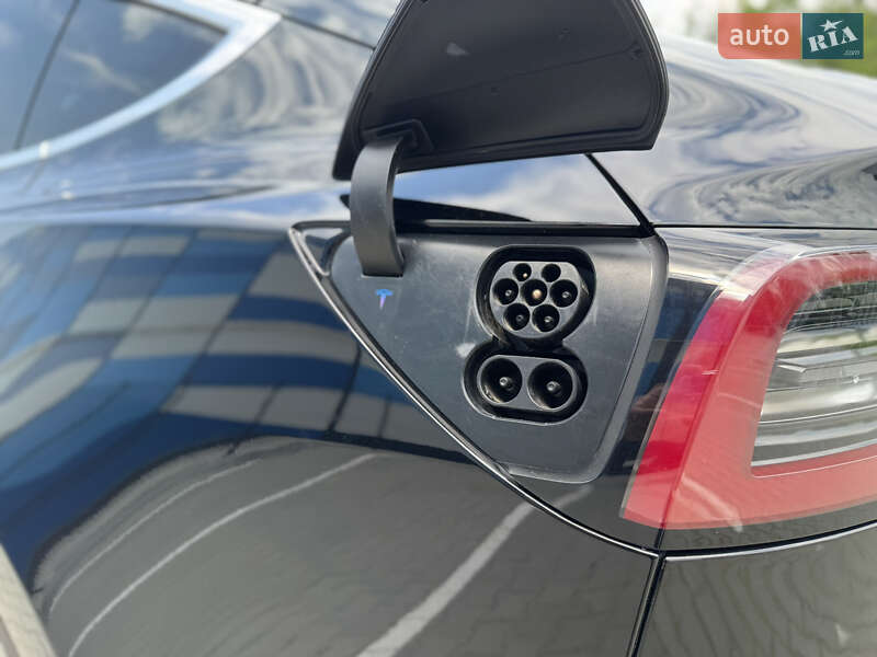 Седан Tesla Model 3 2019 в Львове