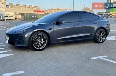 Седан Tesla Model 3 2021 в 