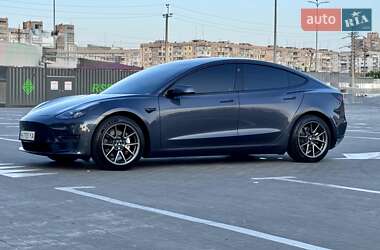 Седан Tesla Model 3 2021 в 