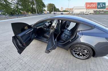 Седан Tesla Model 3 2021 в 