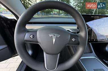 Седан Tesla Model 3 2021 в 