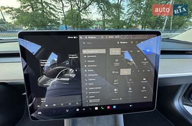 Седан Tesla Model 3 2021 в 