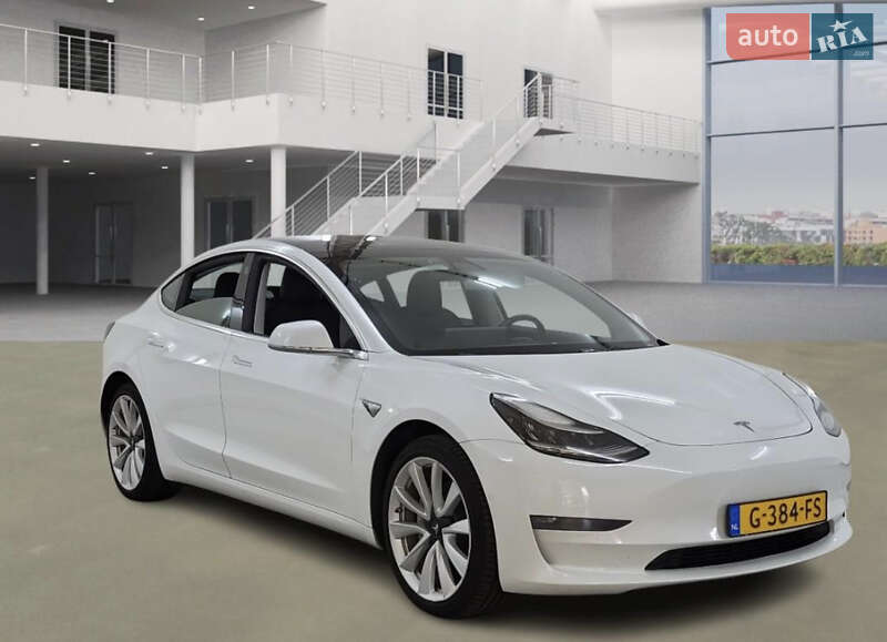 Седан Tesla Model 3 2019 в Киеве