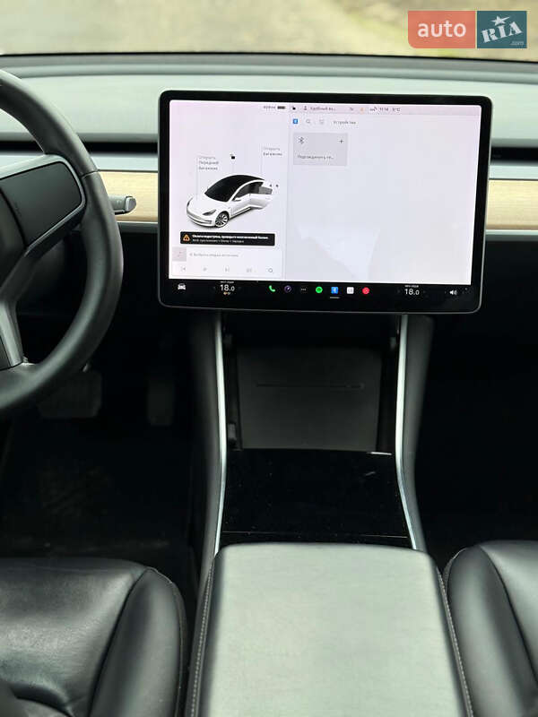 Седан Tesla Model 3 2019 в Киеве