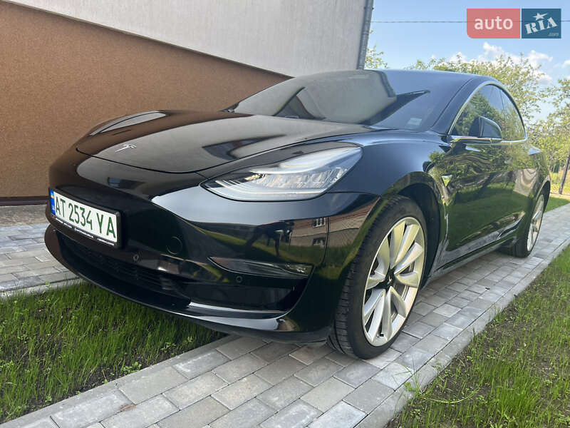 Седан Tesla Model 3 2018 в Долине