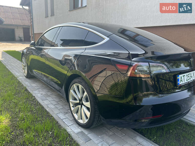 Седан Tesla Model 3 2018 в Долине
