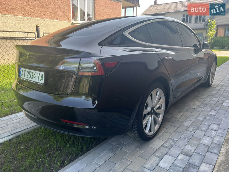 Седан Tesla Model 3 2018 в Долине