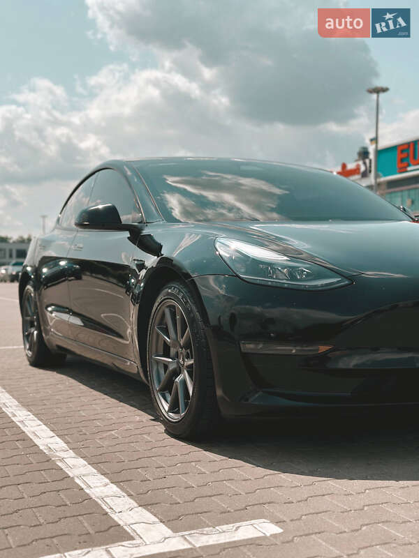 Седан Tesla Model 3 2021 в Киеве фото 2 Седан Tesla Model 3 2021 в Киеве