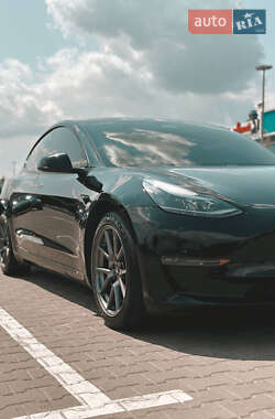 Седан Tesla Model 3 2021 в 