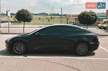 Седан Tesla Model 3 2021 в 
