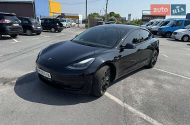 Седан Tesla Model 3 2023 в 