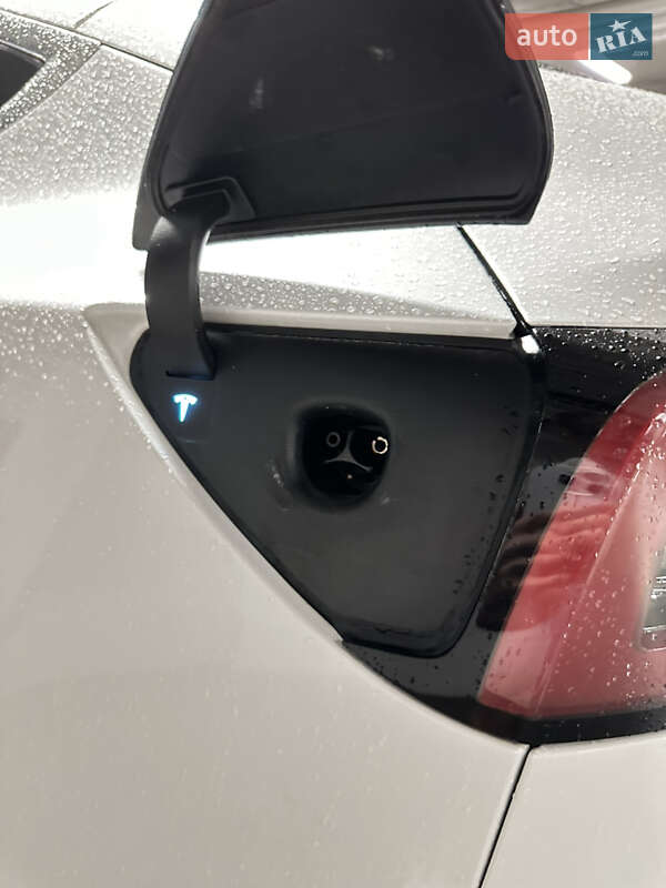 Седан Tesla Model 3 2019 в Киеве