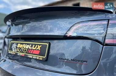 Седан Tesla Model 3 2020 в 