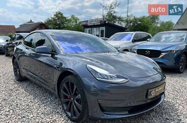 Седан Tesla Model 3 2020 в 