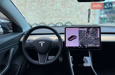 Седан Tesla Model 3 2020 в 