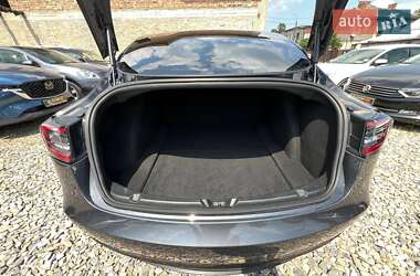 Седан Tesla Model 3 2020 в 