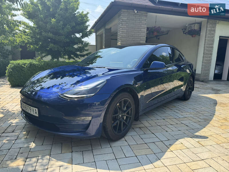 Седан Tesla Model 3 2022 в 