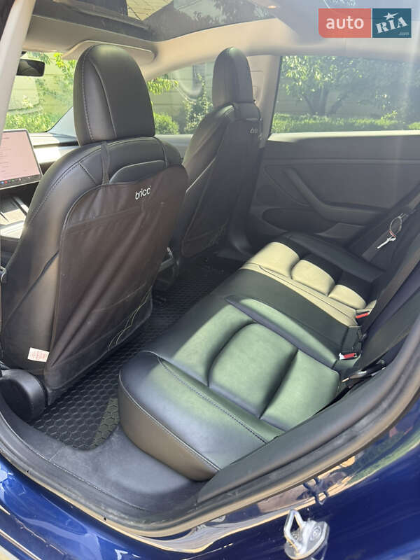 Седан Tesla Model 3 2022 в Києві